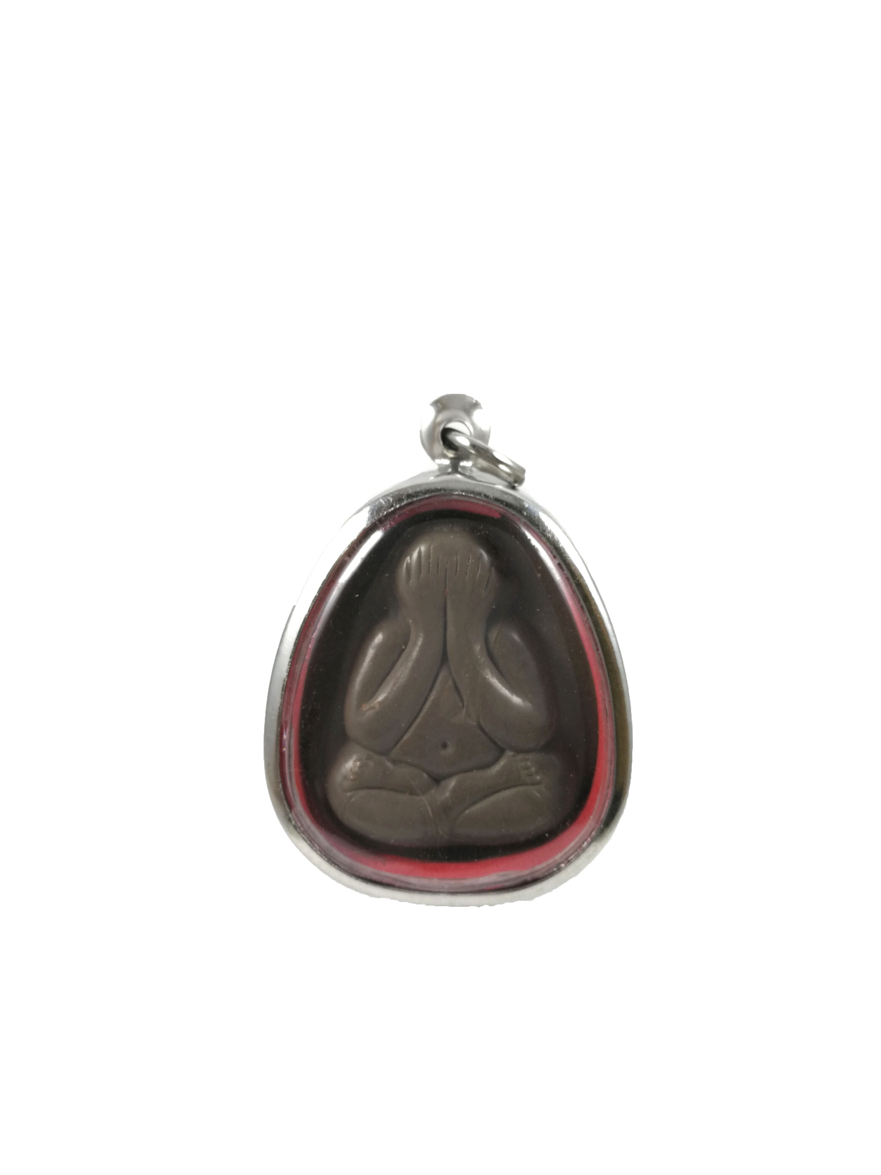 Phra Pidta refers to covering the eyes or the closed-eye Buddha