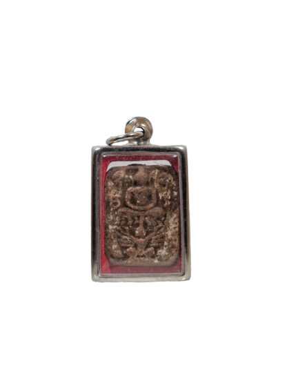 Luang Phor Parn amulet, Buddha meditating on Garuda