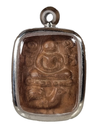 Luang Phor Parn amulet龙婆班, Buddha meditating on a rooster.