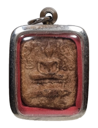 Luang Phor Parn amulet 龙婆班, Buddha meditating on a fish.