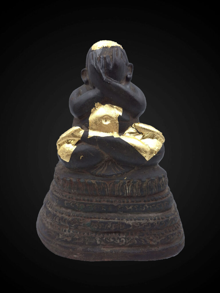 Phra Pidta Bronze Statue